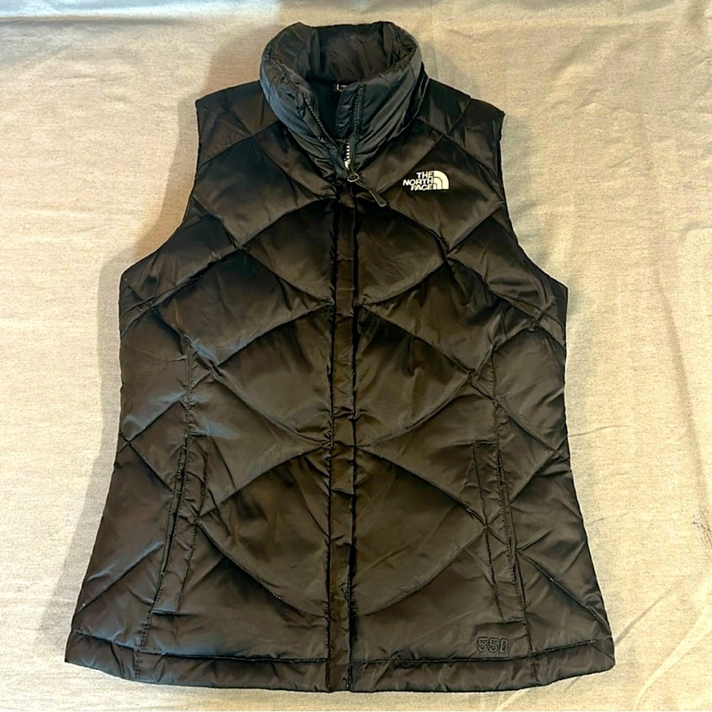 The North Face 550 Black Vest size medium in great condition